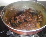 A picture of step 2 of Date ki chutney.