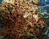 Foto langkah ke 2 dari resep Mie Goreng Saori Lada Hitam.