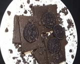 A picture of step 4 of Oreo slice brownie😋اوریو سلاٸس براٶنی 💝.