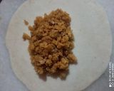 खोया की चाशनी वाली गुजिया (khoya ki chasni wali gujiya recipe in Hindi) रेसिपी चरण 2 फोटो