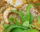 Hình bước làm 3 của món Mì Gói Nấu Thịt Bò Tôm Trứng