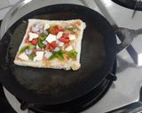 બ્રેડ પીઝા (Bread Pizza Recipe in Gujarati) રેસીપી સ્ટેપ2ફોટો