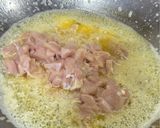 Gambar langkah 2 resipi Chicken Alfredo Creamy Fettuccine.