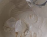 Foto del paso 2 de la receta: Postre de frutillas,crema,mascarpone y merengue🤩