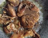 Gambar langkah 2 resipi Ayam Masak Kicap Lada Hitam & Cendawan Hitam.
