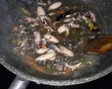 Foto langkah ke 4 dari resep Cumi Hitam Pedas Simpel.