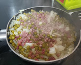 Foto del paso 2 de la receta: Guisantes con butifarra blanca y huevo