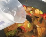 Foto langkah ke 4 dari resep Mangut Ikan Pari asap (Iwak Pe).