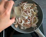 Foto del passaggio 3 della ricetta Caserecce calamari e pecorino
