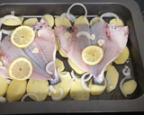 Foto del paso 4 de la receta: Dorada al horno con finas hierbas, limón y patatas asadas 🤩
