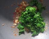 Foto langkah ke 3 dari resep Tumis Ebi Daun Singkong.