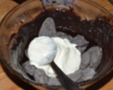 Foto del paso 7 de la receta: Bizcocho de remolacha y chocolate sobre culis de frambuesas