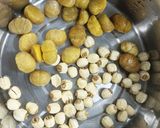 栗子蓮子百合雞腿湯的食譜步驟3照片