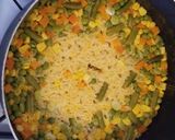 Foto del paso 3 de la receta: Arroz amarillo con vegetales mixtos