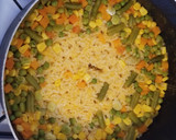 Foto del paso 3 de la receta: Arroz amarillo con vegetales mixtos