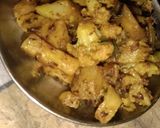 A picture of step 5 of Aloo gobhi.