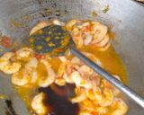 Foto langkah ke 3 dari resep Tumis pare udang.
