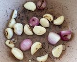 รูปขั้นตอนการทำที่ 3 ของ น้ำพริกดำมะแขว่นหมูสับ 🌶️🫚