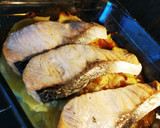 Foto del paso 4 de la receta: Salmón con verduras al horno