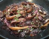 Une image de l'étape 15 de Tagliatelles de saucisses fumées aux carottes violettes et oignon rouge.