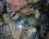 Foto del paso 3 de la receta: Iguana en mole oaxaqueño