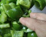 शिमलामिर्च का अचार (shimla mirch ka achar recipe in Hindi) रेसिपी चरण 2 फोटो