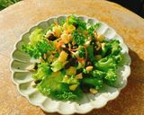 Hình bước làm 2 của món Salad nụ bạch hoa và hạt điều