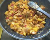 Foto langkah ke 3 dari resep Sambal goreng kentang pentol.