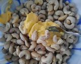 Foto langkah ke 1 dari resep Kacang Mede Bawang.