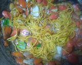 Foto langkah ke 5 dari resep Mie Goreng Sosis.