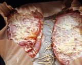 Foto del paso 4 de la receta: Cinta de lomo adobada, en airfryer, con guarnición de guisantes con jamón