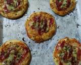 Cara Membuat Pizza Mini Topping Bayam 6