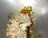 Foto langkah ke 2 dari resep Ayam Suwir Mercon Daun Jeruk.