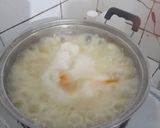 Foto langkah ke 4 dari resep Tinutuan (Bubur Manado) dan Sambal Ikan Roa.