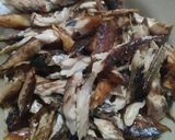 Foto langkah ke 1 dari resep Ikan Pindang Suwir Pedas.