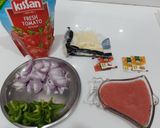 A picture of step 2 of Red sauce pasta.