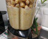 Foto del paso 2 de la receta: Hamburguesas de hummus de garbanzos rebozadas con queso