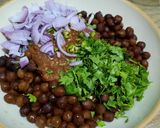 A picture of step 4 of Black chana chat.