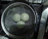 Foto langkah ke 6 dari resep Klepon Isi Kurma.