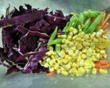 Foto langkah ke 1 dari resep Tumis Buncis, Kol Ungu, Jagung, dan Wortel.