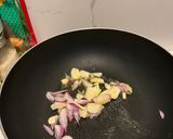 Foto langkah ke 3 dari resep Mie goreng ayam.