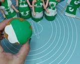 A picture of step 2 of Ready-made cupcakes with Fondant topper independence day theme.