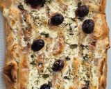 Une image de l'étape 4 de Pinsa à la truite fumée et au concombre.