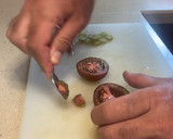 Foto del paso 1 de la receta: Cuchara de alcachofa, anchoa, millo y tomate