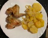 Foto del paso 8 de la receta: Alitas de pollo al horno con patatas