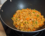 Foto del paso 2 de la receta: Cocina de aprovechamiento: wok de arroz integral salteado