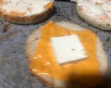Hình bước làm 3 của món Bagels Thịt Hun Khói và Phô Mai Kem (Cream Cheese Bacon & Egg Bagels) 🥯🥯🥯