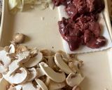 Hagymás, gombás csirkemáj recept fázis 1 fotója