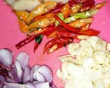 Foto langkah ke 1 dari resep Tumis daun singkong + ikan asin.