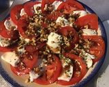 Une image de l'étape 6 de Salade de tomates et mozzarella aux noix et vinaigre aux framboises.